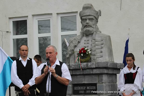 SZM-Szoboravat - Bokor Sndor Parajd polgrmestere s Nygrus Lszl alpolgrmester