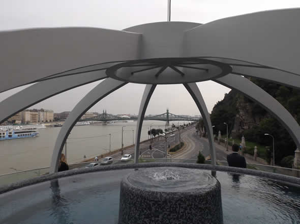 K&eacute;p: Megny&iacute;lt a Rudas