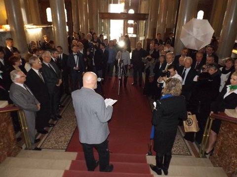 A temesv&aacute;ri forradalom kit&ouml;r&eacute;s&eacute;nek 25. &eacute;vfordul&oacute;j&aacute;n az Erd&eacute;lyi Magyar Nemzeti tan&aacute;cs eml&eacute;khetet szervezett